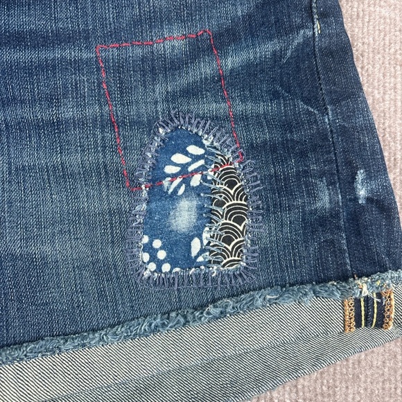 Lucky Brand Women's Distressed Blue Jean Shorts size 6/28 Riley 1265 - Picture 2 of 7